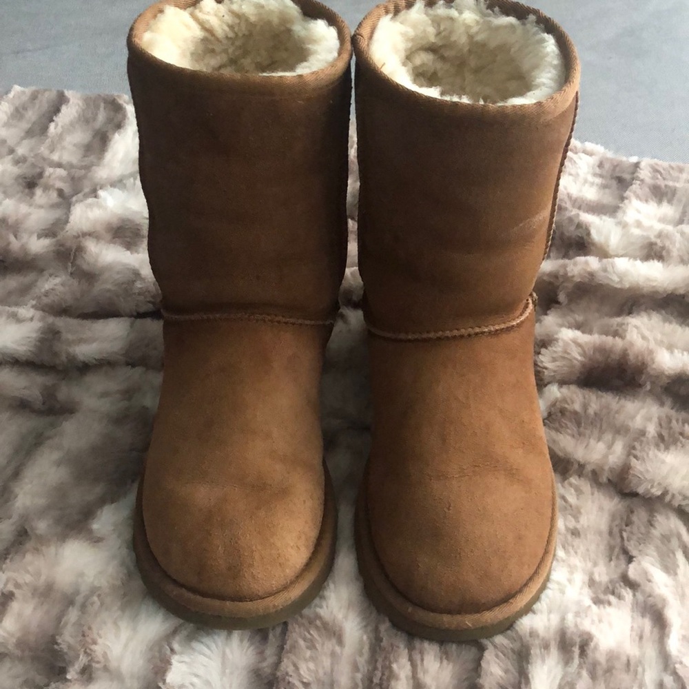 UGG Classic Short Waterproof